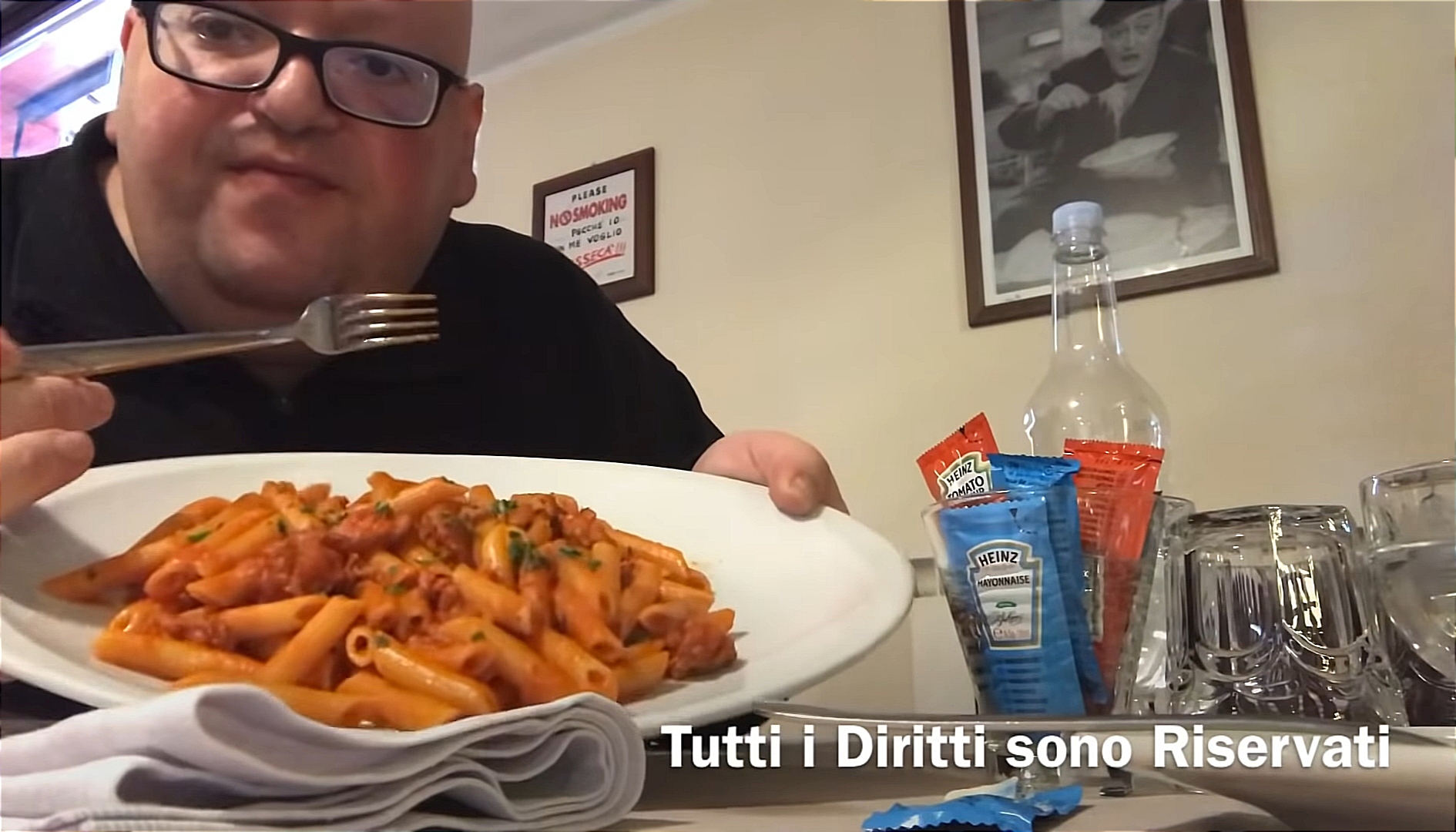 Fotogramma dal video Penne alla calabrese di YouTubo Anche Io